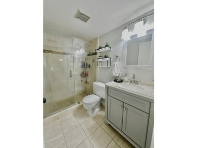 Perfectly located in the heart of West Palm Beach, this spacious - photo 9
