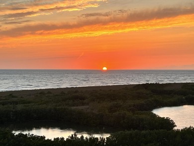 ABSOLUTELY GORGEOUS SUNSETS and panoramic views of the beach - photo 3