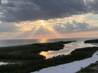 ABSOLUTELY GORGEOUS SUNSETS and panoramic views of the beach - photo 4