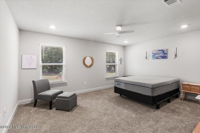 Beautifully maintained 4-bedroom, 2-bath home conveniently - photo 15