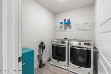 Beautifully maintained 4-bedroom, 2-bath home conveniently - photo 23