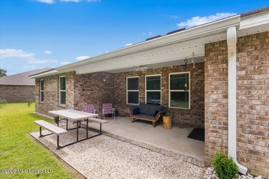Beautifully maintained 4-bedroom, 2-bath home conveniently - photo 24