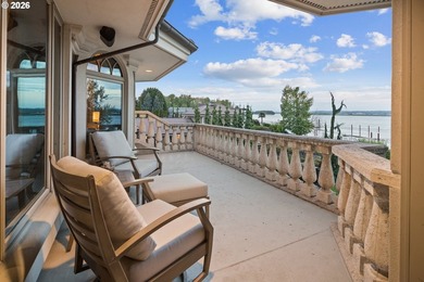 Beyond the gates of one of the area's most waterfront - photo 27