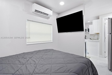 Beautifully updated 2-bedroom, 1-bath home in a prime Miami - photo 31