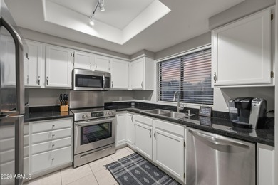 Welcome to this beautifully updated and very well maintained - photo 11