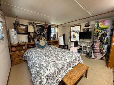 A spacious 2-bedroom, 2-bath mobile home located in the - photo 14