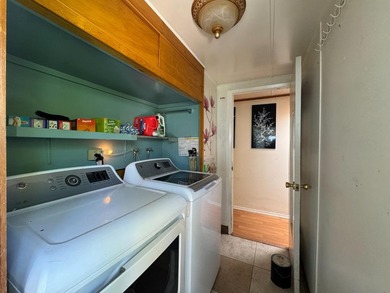 A spacious 2-bedroom, 2-bath mobile home located in the - photo 18