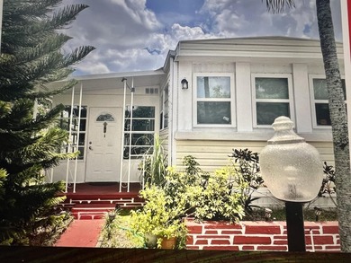 THIS IS A BEAUTIFUL SINGLE SIZE 2/2 MOBILE HOMES LOCATED IN A - photo 1