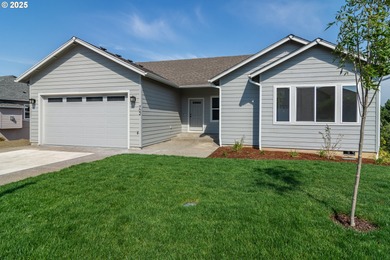 (private lake, pond, coastal) Home For Sale in Sutherlin Oregon