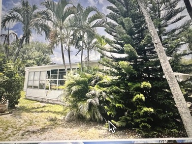 THIS IS A BEAUTIFUL SINGLE SIZE 2/2 MOBILE HOMES LOCATED IN A - photo 2