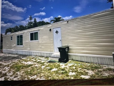 THIS IS A BEAUTIFUL SINGLE SIZE 2/2 MOBILE HOMES LOCATED IN A - photo 4