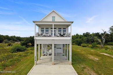 Beautiful beachfront home in Waveland! Sold fully furnished! - photo 1