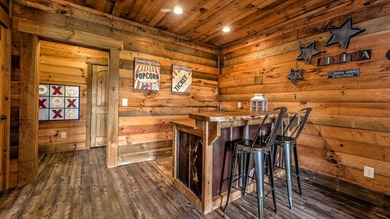 Introducing a remarkable mountain cabin that perfectly captures - photo 41