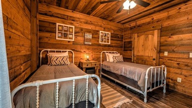 Introducing a remarkable mountain cabin that perfectly captures - photo 44