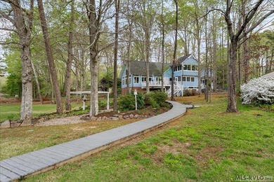 Welcome to this charming waterfront retreat offering the perfect - photo 2