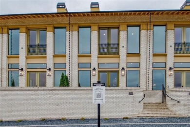 Lake Bennett Condo For Sale in Fayetteville Georgia