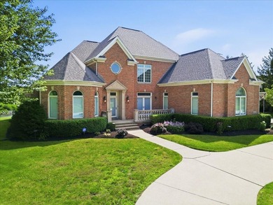 Timeless elegance defines this stately all-brick residence - photo 2