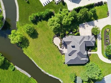 Timeless elegance defines this stately all-brick residence - photo 4