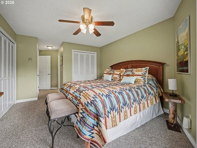 Experience resort style living in this upper-level 2 bedroom, 2 - photo 15