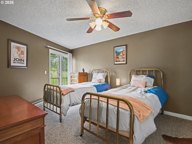Experience resort style living in this upper-level 2 bedroom, 2 - photo 18
