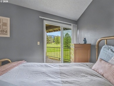 Experience resort style living in this upper-level 2 bedroom, 2 - photo 20
