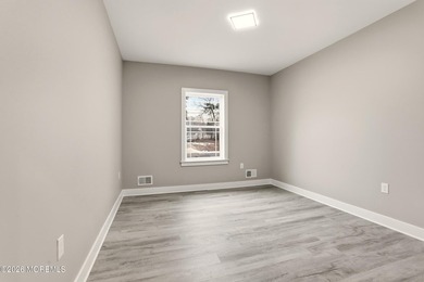 NEW CONSTRUCTION! Check out this newly built home in the highly - photo 23