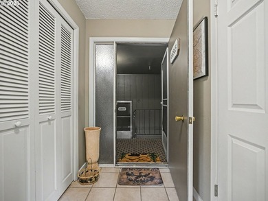 Experience resort style living in this upper-level 2 bedroom, 2 - photo 24
