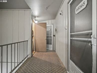 Experience resort style living in this upper-level 2 bedroom, 2 - photo 26