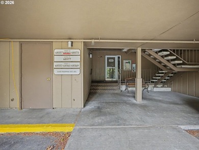 Experience resort style living in this upper-level 2 bedroom, 2 - photo 28