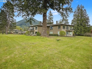 Experience resort style living in this upper-level 2 bedroom, 2 - photo 30