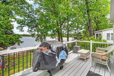 Beautifully maintained lakefront home offering 40 feet of - photo 31