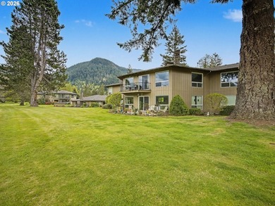 Experience resort style living in this upper-level 2 bedroom, 2 - photo 32