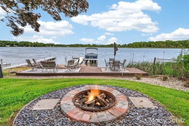 Beautifully maintained lakefront home offering 40 feet of - photo 36