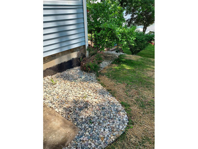 Beautifully maintained lakefront home offering 40 feet of - photo 50
