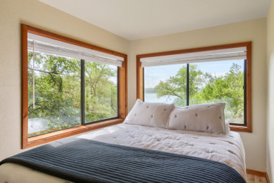 Multi level lake house on 3+ acres with Lake  views - photo 25