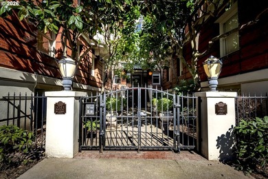 BEAUTIFULLY RENOVATED BALL PARC AMERICAN Welcome home to this