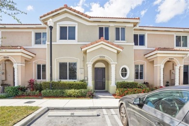 Lake Townhome/Townhouse For Sale in Homestead, Florida