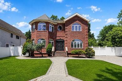 You don't want to miss this spectacular center hall colonial in - photo 1