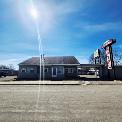 Huge opportunity to acquire a high-visibility commercial - photo 1