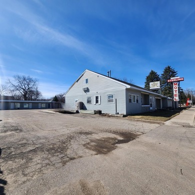 Huge opportunity to acquire a high-visibility commercial - photo 3