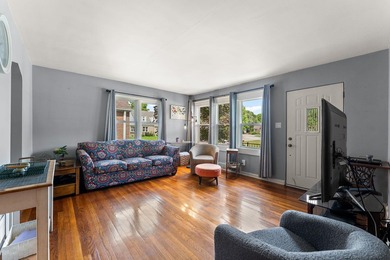 Charming brick ranch in the heart of Hobart! Updated kitchen - photo 6
