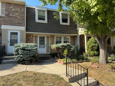 Lake Condo For Sale in Troy, Michigan