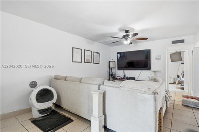 Welcome to this spacious and centrally located 3-bedroom - photo 4