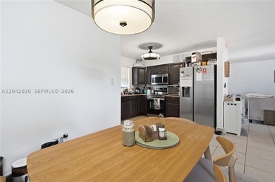 Welcome to this spacious and centrally located 3-bedroom - photo 8
