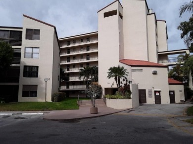 (private lake, pond, creek) Condo For Sale in Pompano Beach Florida