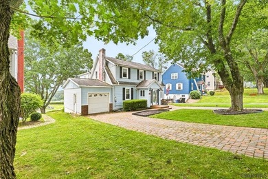 Welcome to 725 Wayne Street, a stunning and meticulously - photo 2
