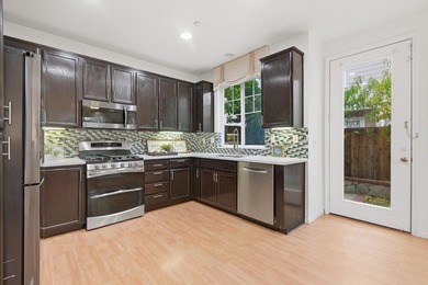 Gorgeous Single Family home with 3 Bedrooms and 2.5 Bath - photo 15