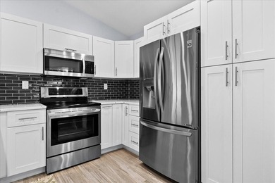 Charming 3 bedroom/2 bath detached home in Bedford Mews, just - photo 8