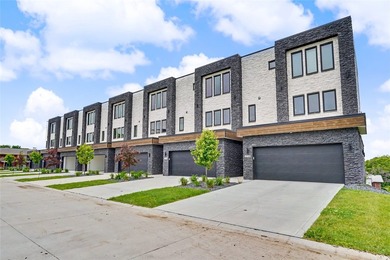 Luxury Unit Living with Unmatched Convenience Experience the - photo 3