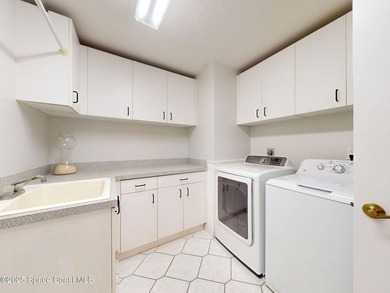 Welcome to your dream home! This stunning 4-bed, 3.5-bath, brick - photo 12